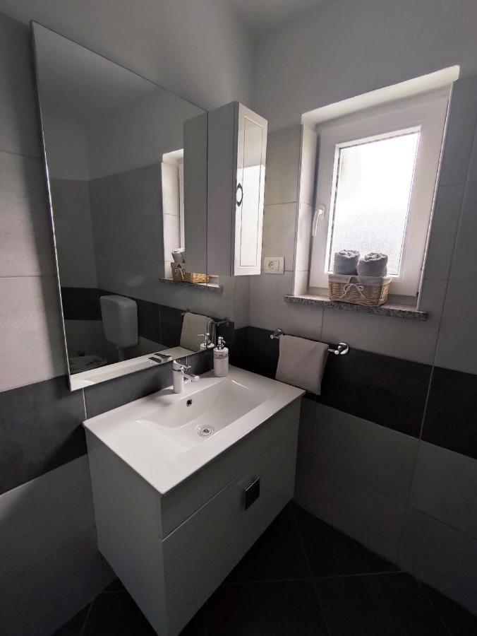 Three Lions Apartment Number 2 Pula Ngoại thất bức ảnh